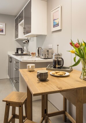 Fridge, microwave, coffee/tea maker, electric kettle