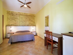 House | 1 bedroom, individually furnished, bed sheets