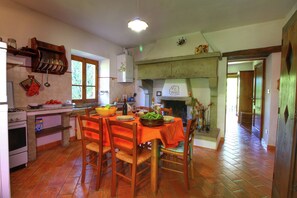 House | Private kitchen - Holiday Home in Ortignano (Ortignano Raggiolo)