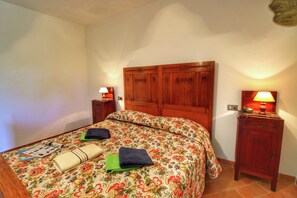 House | 3 bedrooms, individually furnished, bed sheets - Holiday Home in Ortignano (Ortignano Raggiolo)