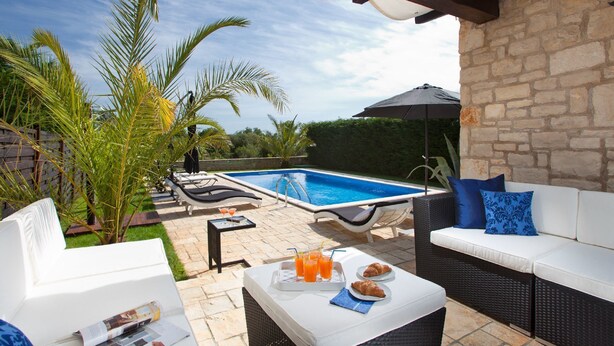 Villa | Balcony - Beautiful, Attractive Villa With Private Pool, Covered Terrace Near Porec (Porec)
