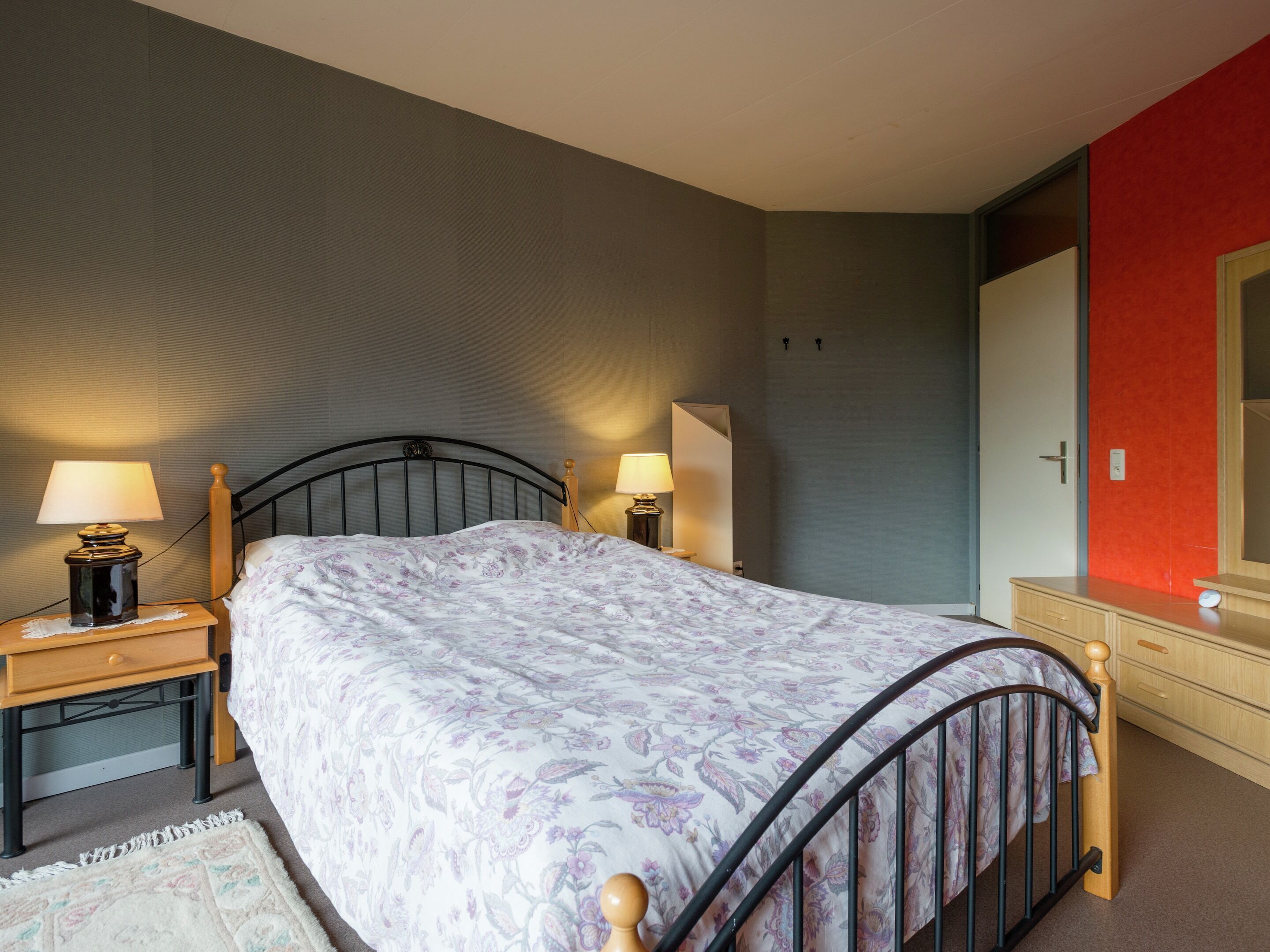 House | 5 bedrooms, individually furnished, bed sheets