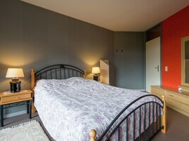 5 habitaciones, muebles diferentes y ropa de cama 