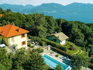Exterior - Villa With Private Pool and View of the Lake (Trarego Viggiona)