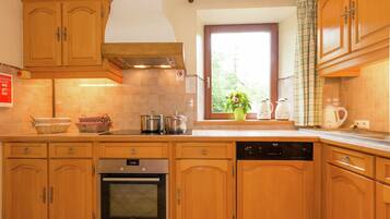 Ferienhaus | Eigene Küche | Kühlschrank, Mikrowelle, Geschirrspüler, Hochstuhl