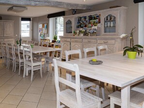 House | Dining - Holiday Home with Sauna, Garden, Terrace, BBQ & Fireplace (Waimes)