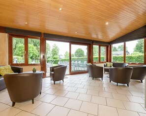 Living room - Holiday Home with Sauna, Garden, Terrace, BBQ & Fireplace (Waimes)