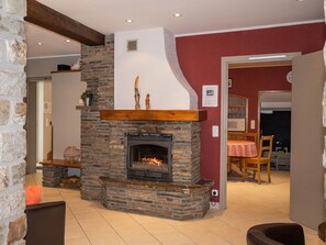 House | Private kitchen | Fridge, microwave, dishwasher, high chair - Holiday Home with Sauna, Garden, Terrace, BBQ & Fireplace (Waimes)