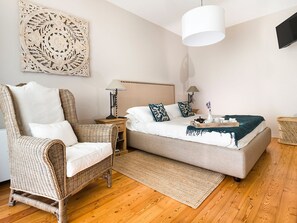 3 habitaciones, muebles diferentes y ropa de cama 