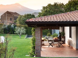 Dining - Villa in Trecastagni Near Mount Etna Tours (Viagrande)