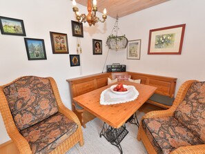 Apartment | Dining