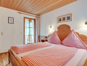 อพาร์ทเมนท์ | 2 ห้องนอน, ตกแต่งพิเศษโดยเฉพาะ, ผ้าปูที่นอน