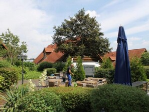 House | Outdoor dining