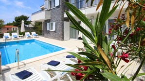 Exterior - Modernistic Apartment in Primosten With Pool (Primosten)