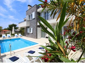 Exterior - Modernistic Apartment in Primosten With Pool (Primosten)
