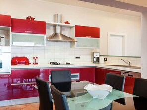 Apartment | Private kitchen - Modern Apartment in Podstrana with Hot Tub (Podstrana)