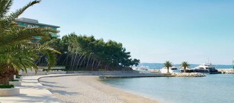 Modern Apartment in Podstrana with Hot Tub