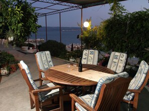 Apartment | Dining - Modern Apartment in Podstrana with Hot Tub (Podstrana)