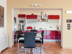 Apartment | Private kitchen - Modern Apartment in Podstrana with Hot Tub (Podstrana)