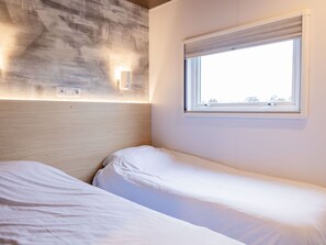 2 bedrooms, free WiFi, bed sheets - Wonderful private villa for 4 people with WIFI, TV, terrace and pets allowed (Drachten)