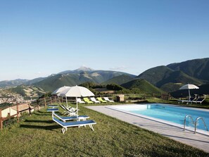 House | Pool | Outdoor pool - Farmhouse With a Magnificent Panorama, Swimming Pool, Near Cagli (Cagli)