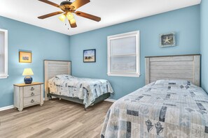 4 bedrooms, iron/ironing board, WiFi, bed sheets