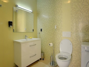 Shower, towels