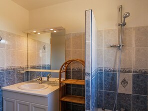 Ferienhaus | Badezimmer | Duschwanne