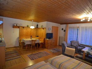 Dining - Cozy Holiday Home with Large Garden near City of Passau & Austria (Breitenberg)