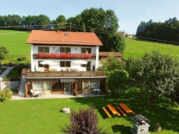 Apartment | Exterior - Cozy Holiday Home with Large Garden near City of Passau & Austria (Breitenberg)
