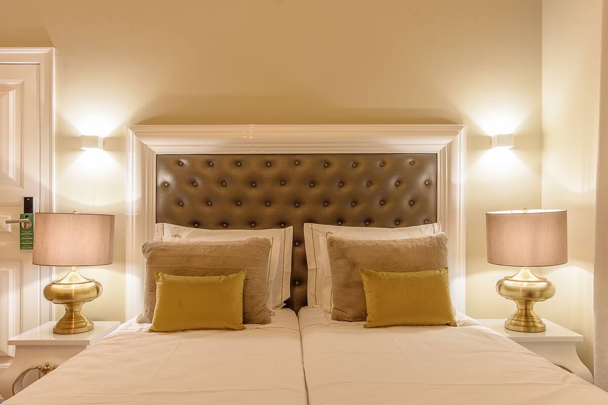 Suite (9) | In-room safe, soundproofing, free WiFi, bed sheets