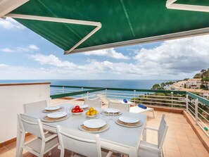 Outdoor dining - Beautiful  villa for 9 guests with WIFI, A/C and terrace (Sant Feliu De Guíxols)