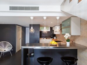 Microwave, oven, dishwasher, high chair - Beautiful  villa for 9 guests with WIFI, A/C and terrace (Sant Feliu De Guíxols)