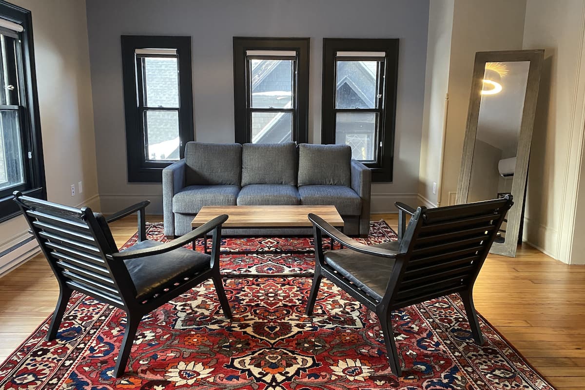 Suite, varias camas, cocineta | 1 habitación, tabla de planchar con plancha, wifi gratis y ropa de cama