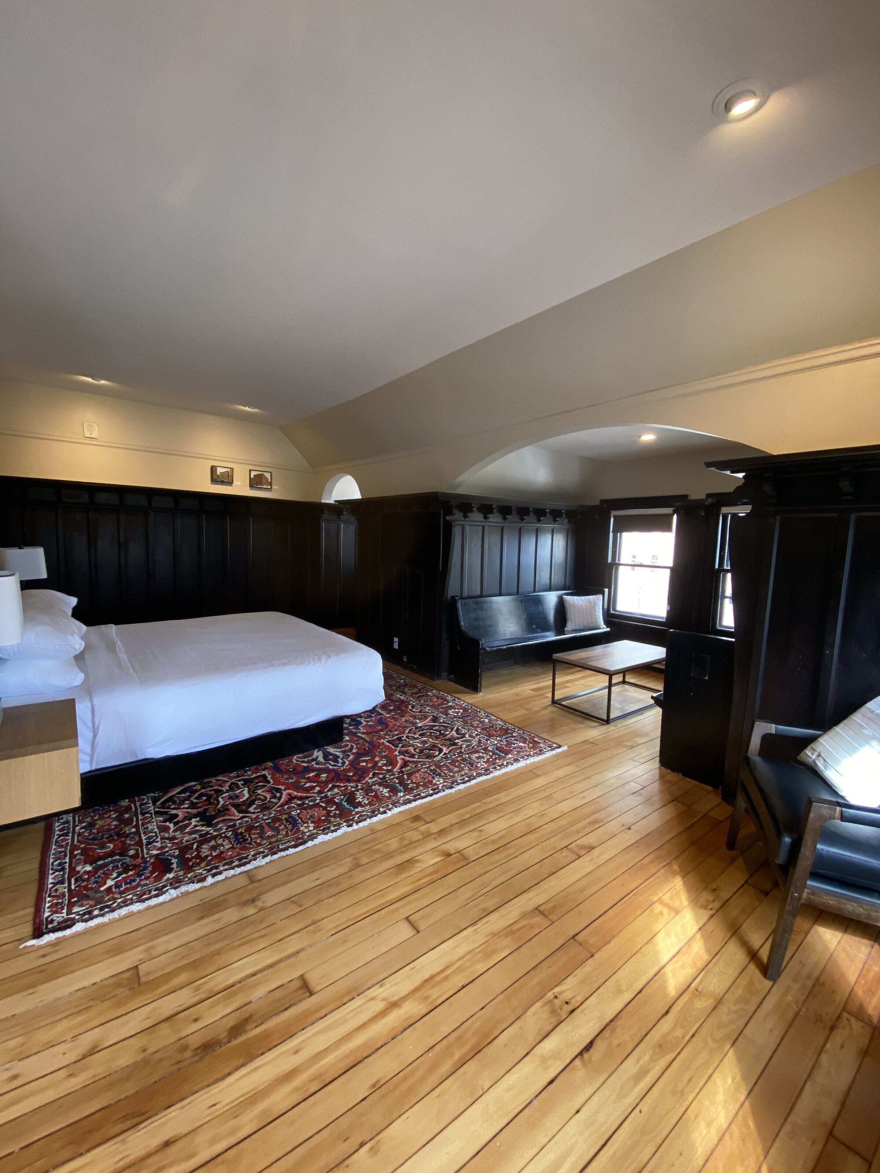 standard room, 1 king bed | 1 bedroom, iron/ironing board, free wifi, bed sheets