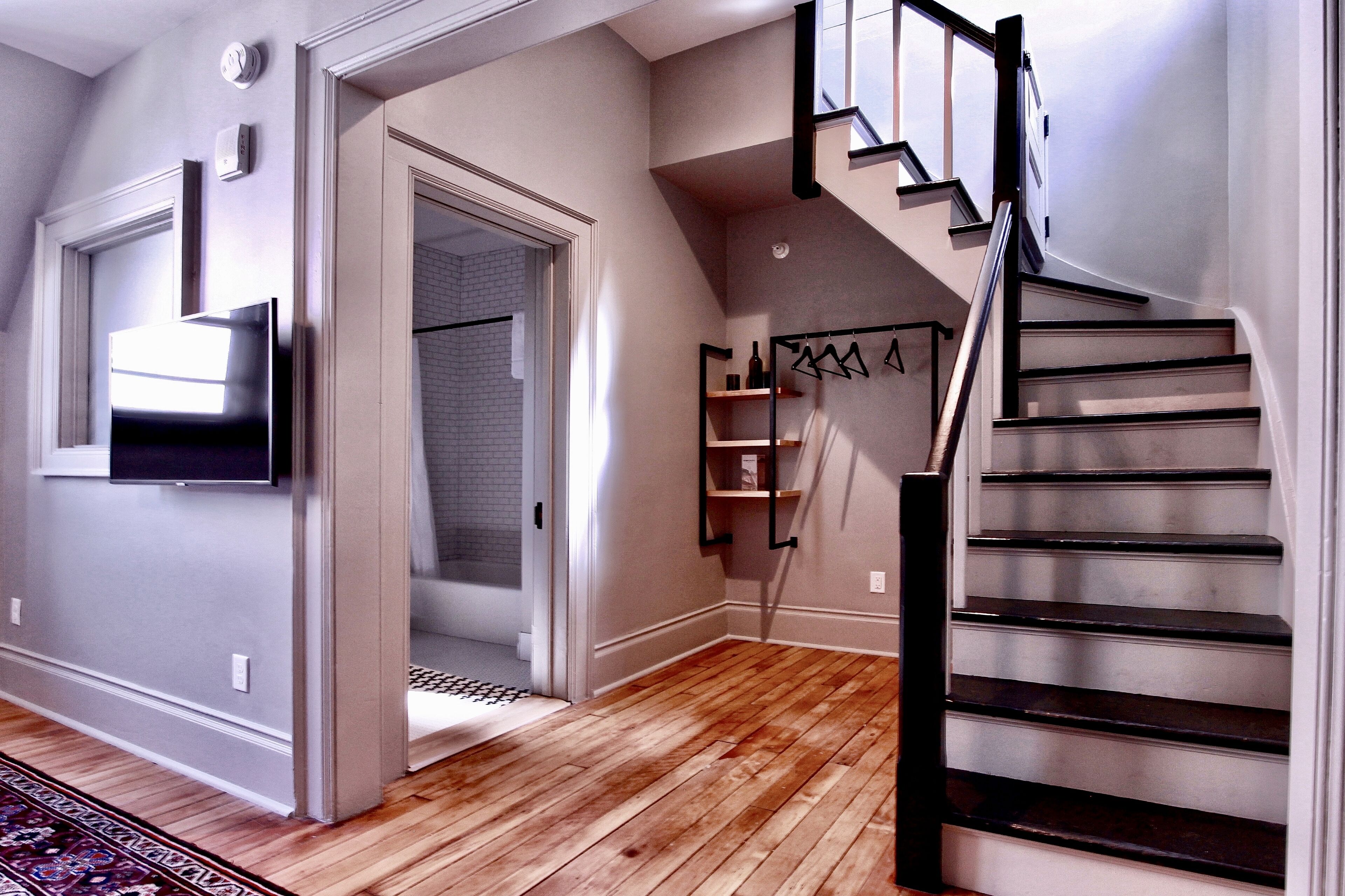 classic room, 1 king bed | 1 bedroom, iron/ironing board, free wifi, bed sheets