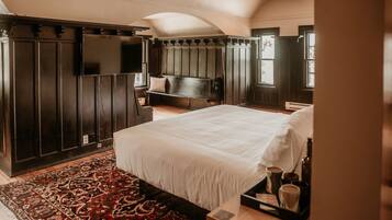 Habitación estándar, 1 cama de matrimonio grande | Tabla de planchar con plancha, wifi gratis, ropa de cama