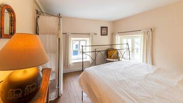 Cottage | 3 bedrooms, individually furnished, iron/ironing board, bed sheets