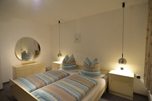 House | 4 bedrooms, individually furnished, bed sheets