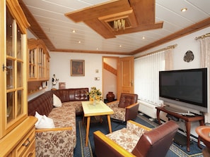 House | Living room | MP3 dock - Alluring Holiday Home in Annaberg - Buchholz near Nightlife (Annaberg-Buchholz)