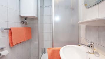 House | Bathroom | Shower, towels
