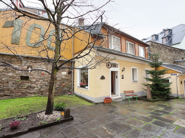 Exterior - Alluring Holiday Home in Annaberg - Buchholz near Nightlife (Annaberg-Buchholz)