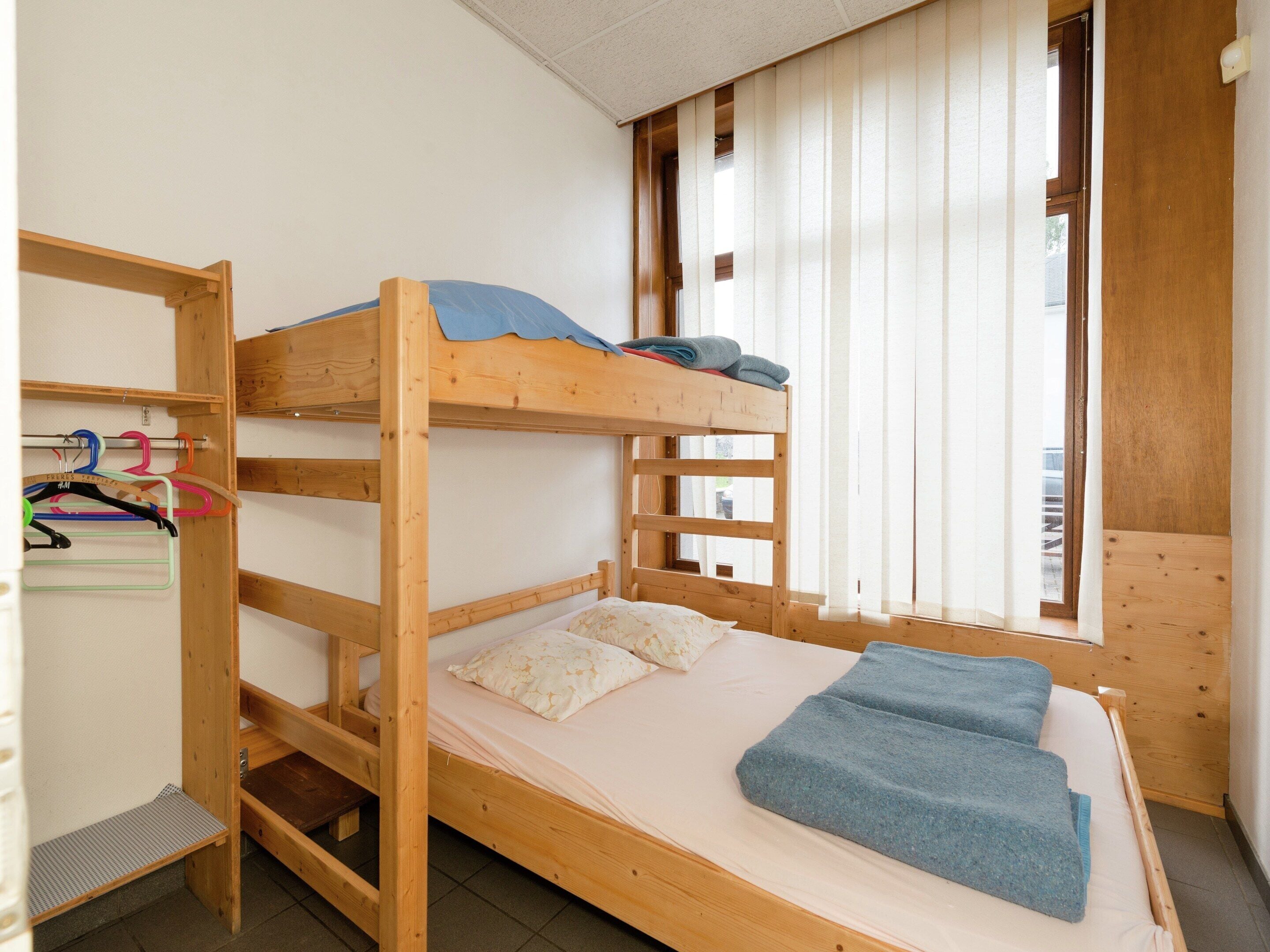 House | 11 bedrooms, individually furnished