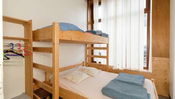 House | 11 bedrooms, individually furnished