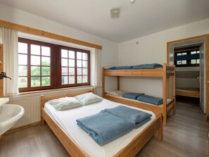 House | 11 bedrooms, individually furnished - Holiday Home in Deiffelt Near Forest (Gouvy)