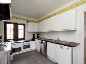 House | Private kitchen - Holiday Home in Deiffelt Near Forest (Gouvy)