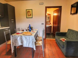 Cottage | Dining
