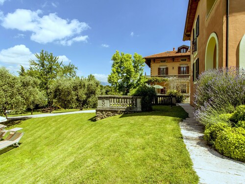 Cozy Holiday Home in Manerba del Garda With Swimming Pool