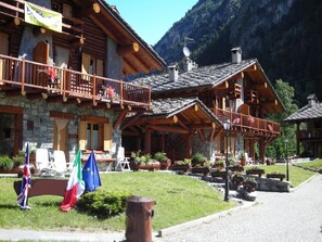 Exterior - Apartment in Antey-saint-andre Near Ski Area (Antey-Saint-Andre)