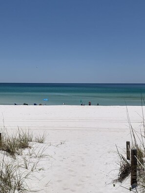 Beach nearby - Beach Condo & Pool Relaxing Getaway! Short Stride to Beach, Pet Friendly. Unit 5 (Panama City Beach)